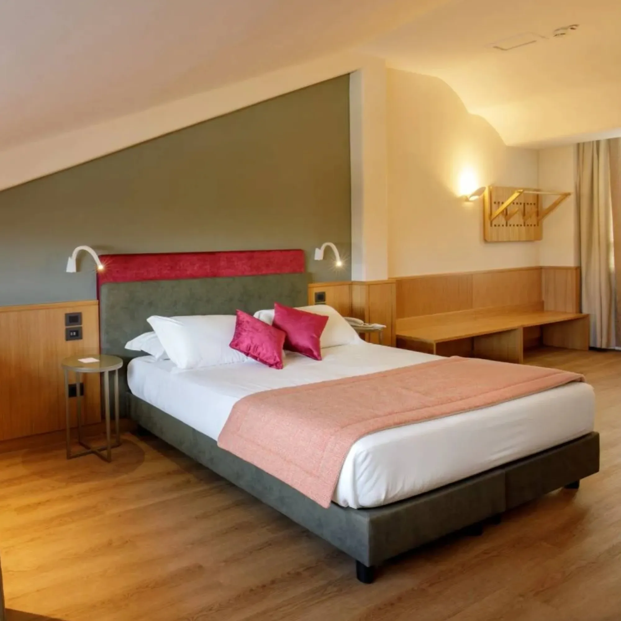 albergo-nord-nuova-roma-hotel-stazione-termini-deluxe-family-3-668-quadrata